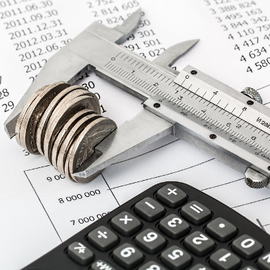 Berechnen Sie die Kosten und Einsatzzeiten
					für den Betriebsarzt, planen Sie Budgets und vergleichen Sie Angebote mit unserem Online-Rechner.